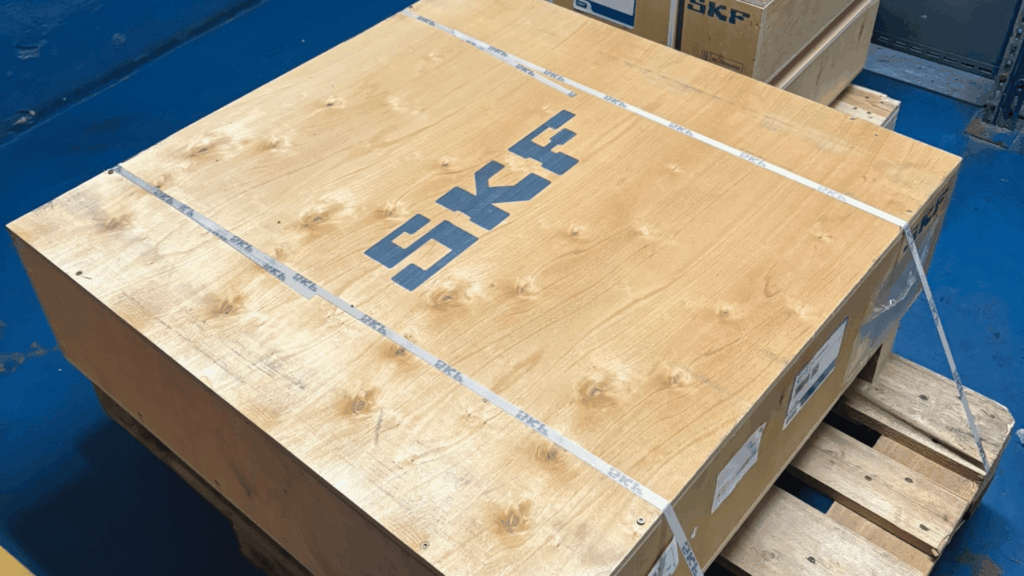 Caixa de madeira lacrada com logo SKF, embalagem original. IRSA distribuidor autorizado SKF